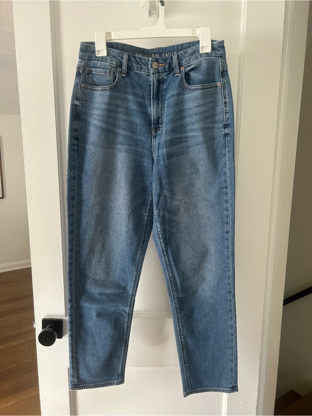 American Eagle High-Rise Mom Jeans - Medium Blue Wash Size 10